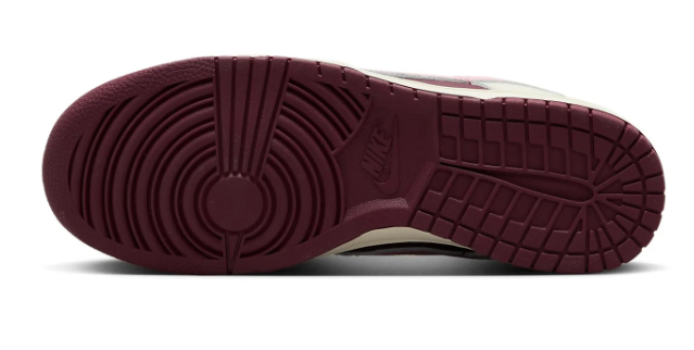 Nike Dunk Low Premium “Valentine’s Day 2023” DR9705-100